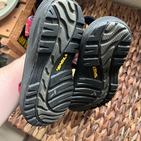 Teva Hurricane XLT2 Kids Sandals Red Yellow Durable Outdoor Size 1 waterproof - Picture 2 of 5